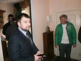 В феврале 2014 года Денис Пушилин лично участвовал в открытии первого офиса 