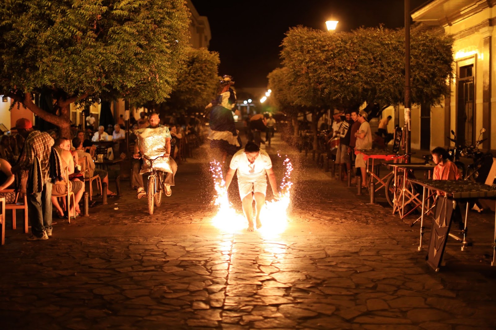 Street performer on Calle La Calzada in Granada, Nicaragua