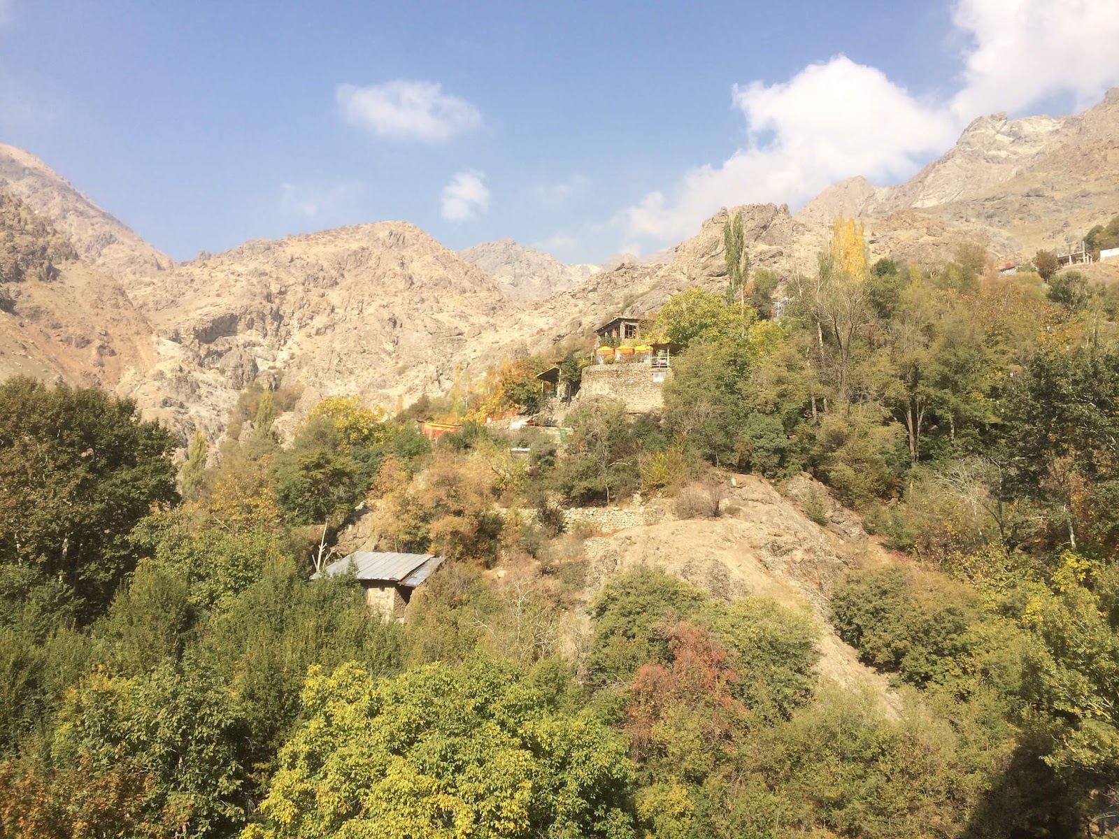 leo núi ở Darband ở Tehran