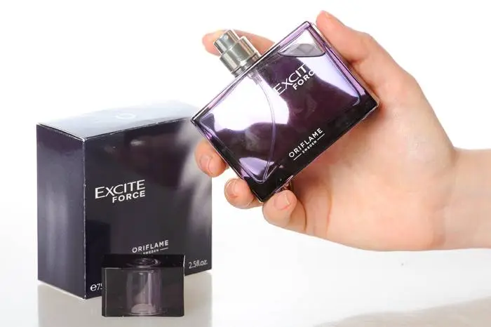Nước hoa thương hiệu Oriflame được đánh giá khá tốt, lưu hương ổn định từ 4 đến 12 tiếng