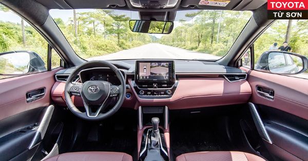 Đánh giá nội thất Toyota Cross 1.8 G: khoang lái rộng rãi, đem lại trải nghiệm tuyệt vời khi cầm lái 