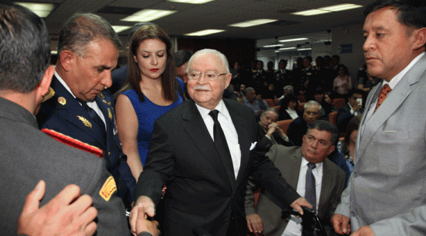 http://www.elcomercio.com/files/article_main/uploads/2015/11/09/5641553fabf5b.gif