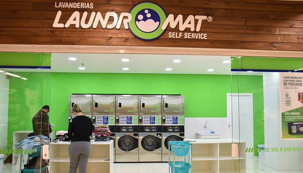 A franquia Laundromat Brasil está desde 1979 no mercado, e teve início na Argentina, como uma lavanderia self-service. A marca adotou o conceito americano de lavanderias automáticas e logo conquistou o mercado.