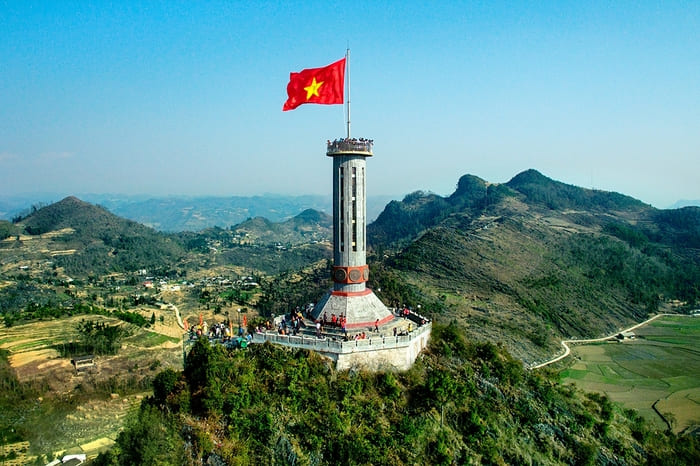 Tour du lịch Hà Giang: Cột cờ Lũng Cú 