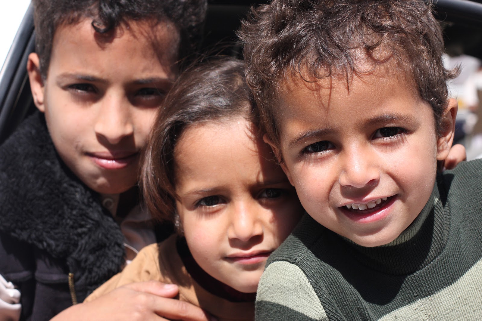 File:3 Kids in