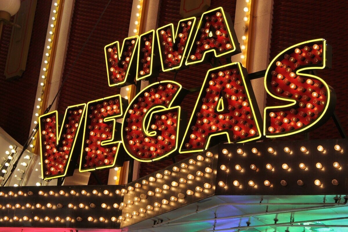 Vrei să te distrezi ca în Las Vegas? Așa o poți face într-un casino live!