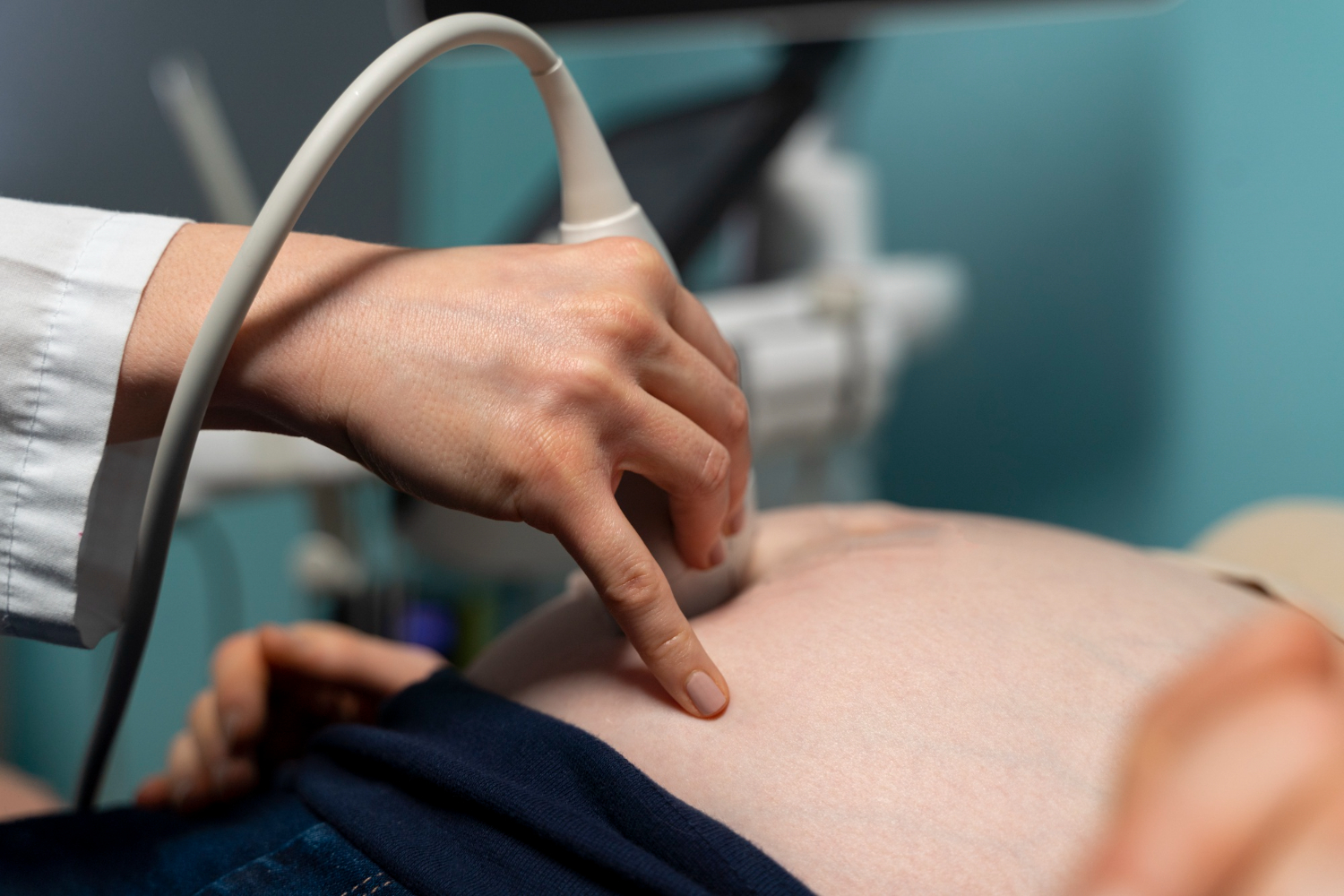 Проведение скрининга, УЗИ при беременности, для определения состояния ребенка