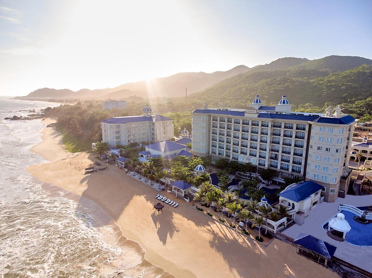 https://cf.bstatic.com/images/hotel/max1280x900/263/263196563.jpg