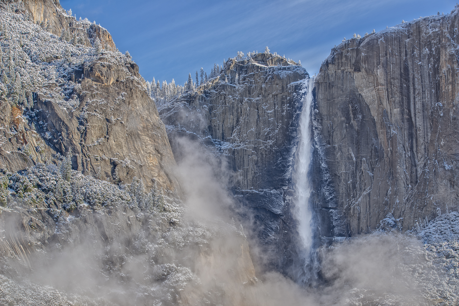 The iconic Upper Yosemite Falls with early morning light