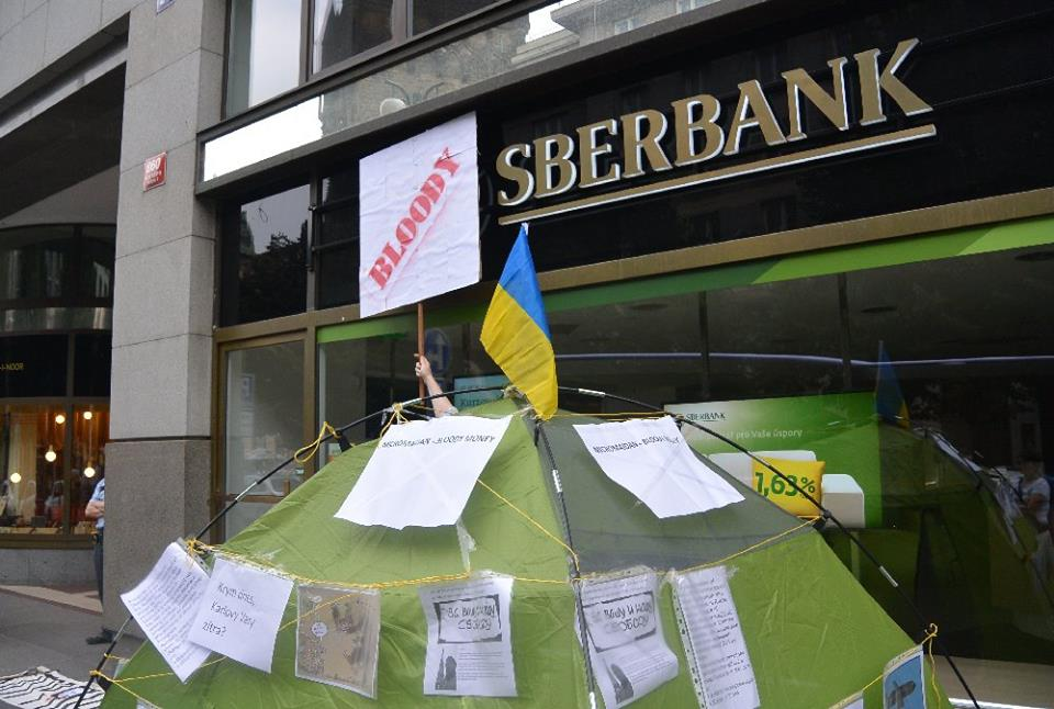 Protest in front of Sberbank: “For your and our freedom!” ~