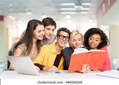 Jovenes estudiando: imágenes, fotos de stock y vectores | Shutterstock