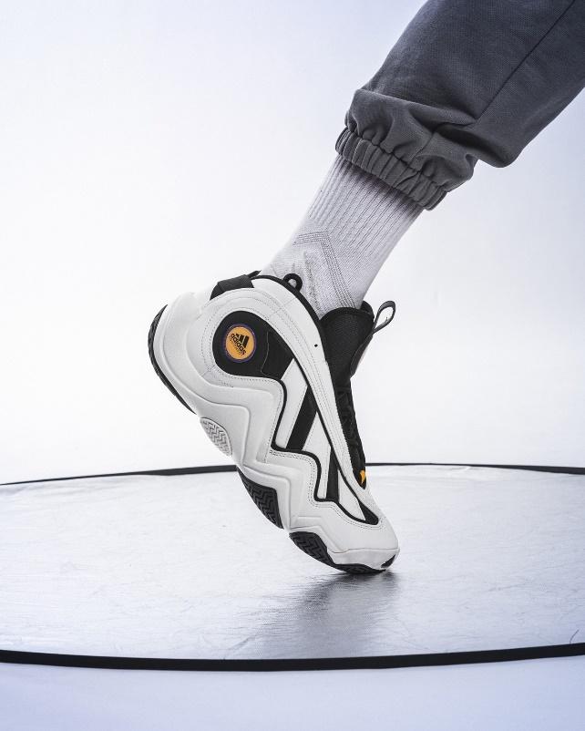 5 รองเท้าบาสเกตบอล adidas ที่มีดีไซน์ล้ำอนาคต4