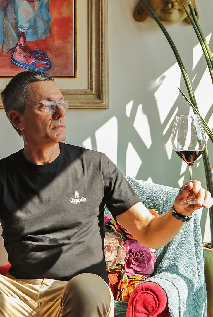 O economista Carlos Kawall decidiu embarcar no mundo dos vinhos com a sua esposa, Priscila, que também é uma apaixonada pela bebida