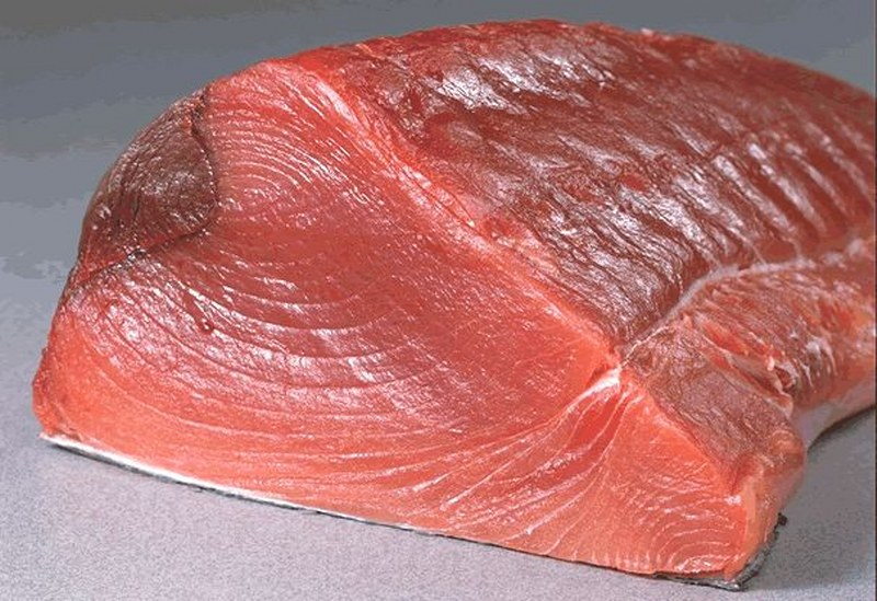 У рыбы есть мясо. Красная рыба похожая на мясо. Тунец. Мясо рыбы похожее на говядину. Красная рыба цвет мяса.