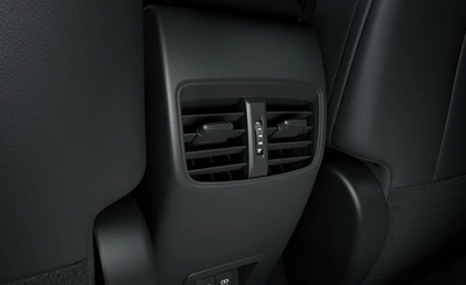 Toyota Corolla Cross review: hốc gió điều hòa được thiết kế nhỏ gọn và tiện ích 
