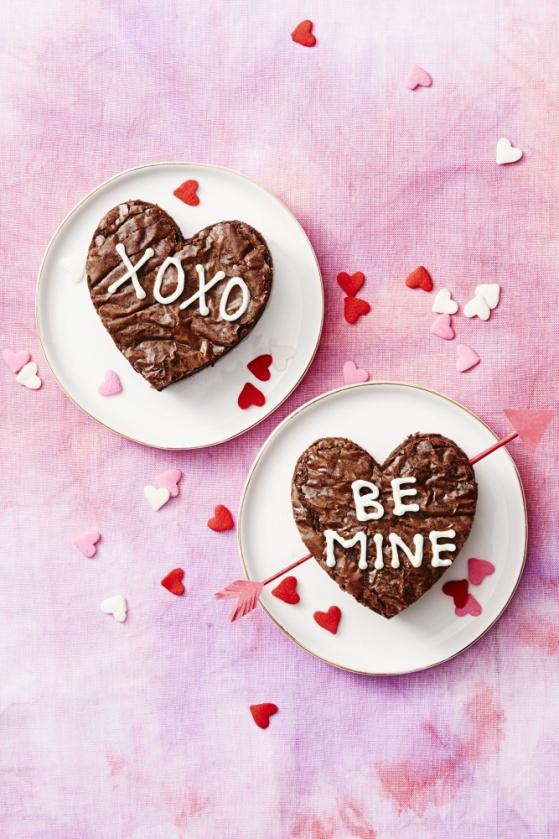 heart-brownies-valentines-day-desserts-1546635176.jpg