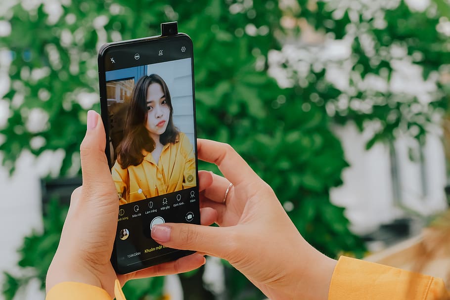 This image shows the Vivo phone camera in the hands of a girl.