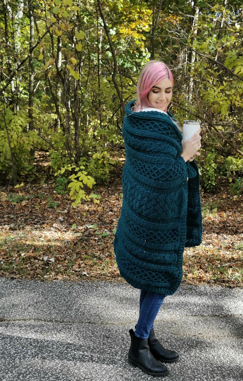 Molly Cabled Blanket - CoCo Crochet Lee - Lee Sartori - Lion Brand Yarn 