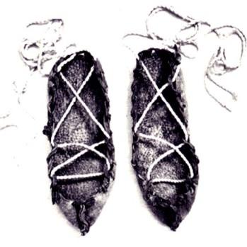 Αποτέλεσμα εικόνας για μαύρα στενόμακρα παπούτσια