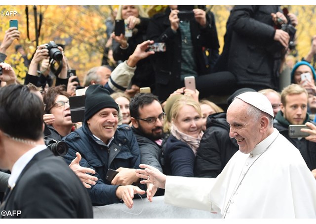 Pope Francis greets well-wishers en route to Lund's Lutheran Cathedral in Sweden - AFP