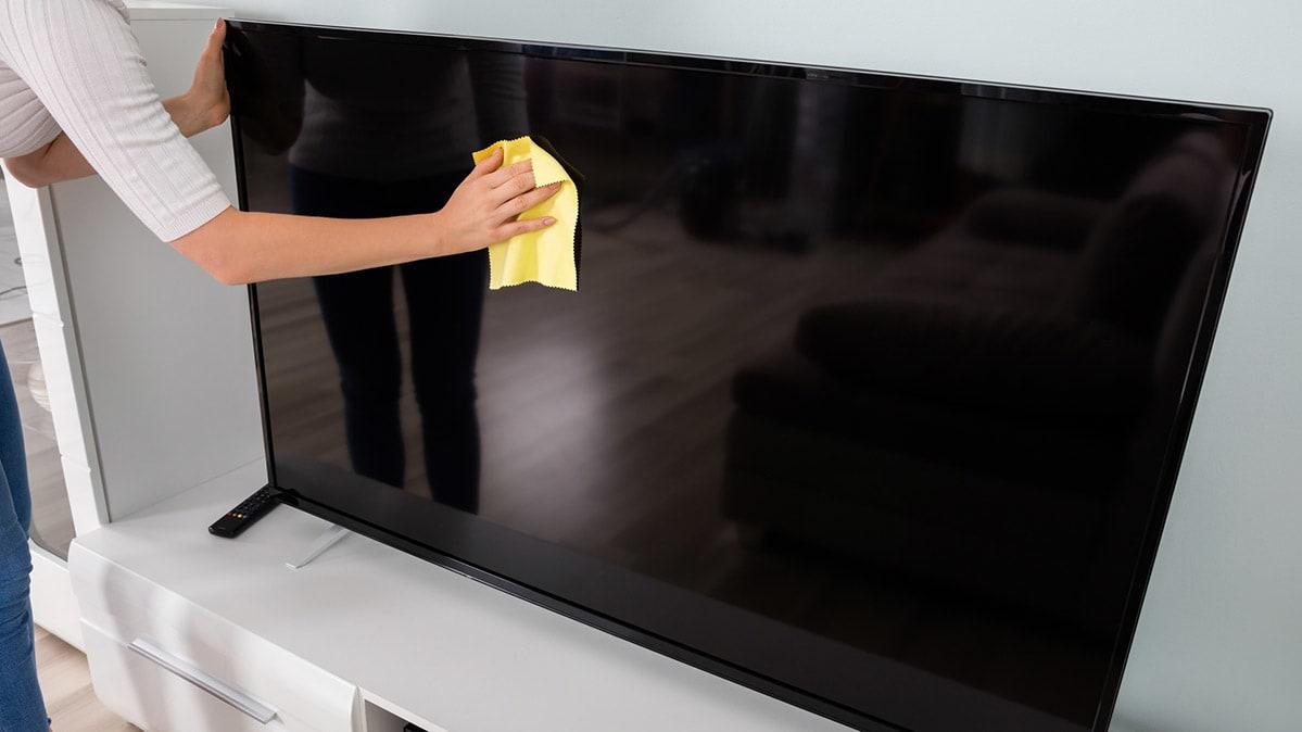 Bỏ túi ngay các cách vệ sinh màn hình tivi nhanh chóng và hiệu quả