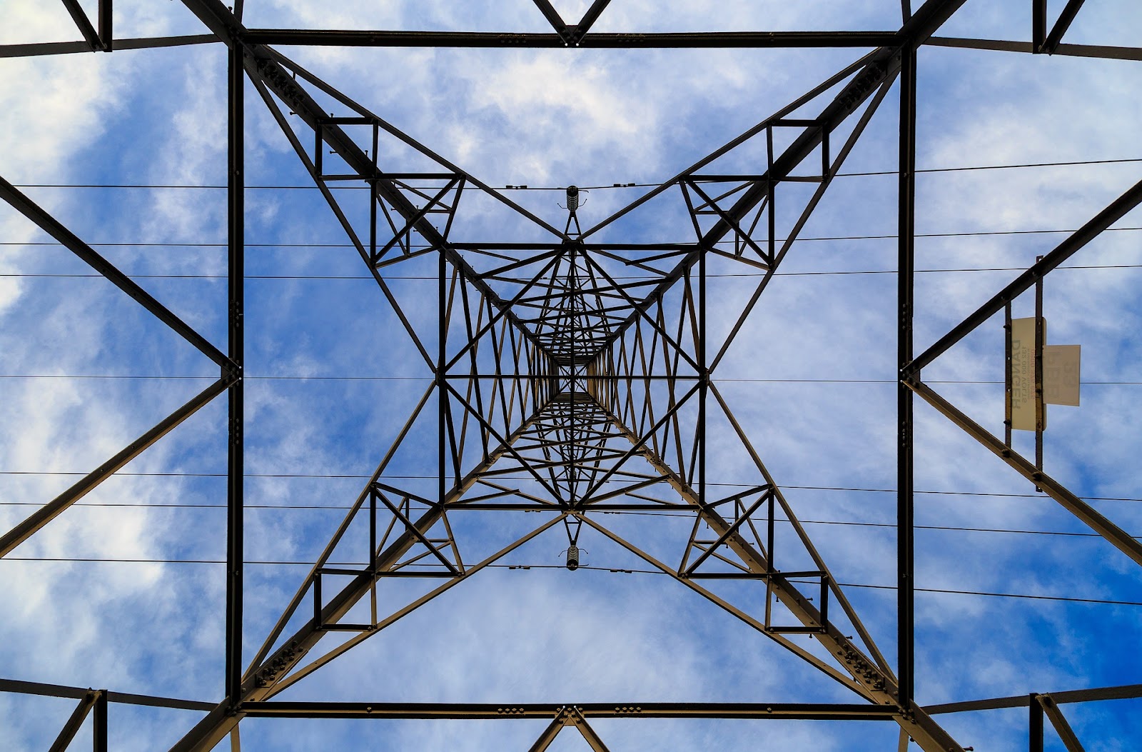 Power pylon. Image used courtesy of Pixabay