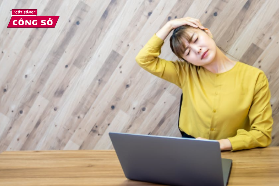 Thực hiện bài tập cổ vai gáy góp phần chống thoái hóa đốt sống cổ cho dân văn phòng