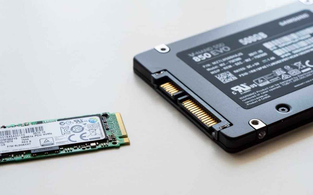 Ổ cứng SSD 256 GB giúp lưu trữ dữ liệu cũng như tốc độ đọc xuất dữ liệu trở nên mượt mà và đơn giản hơn