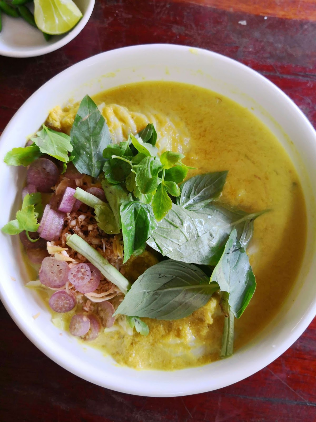num ban chok, Cambodian food, fermented noodle dish served at breakfast, Cambodian breakfast dish