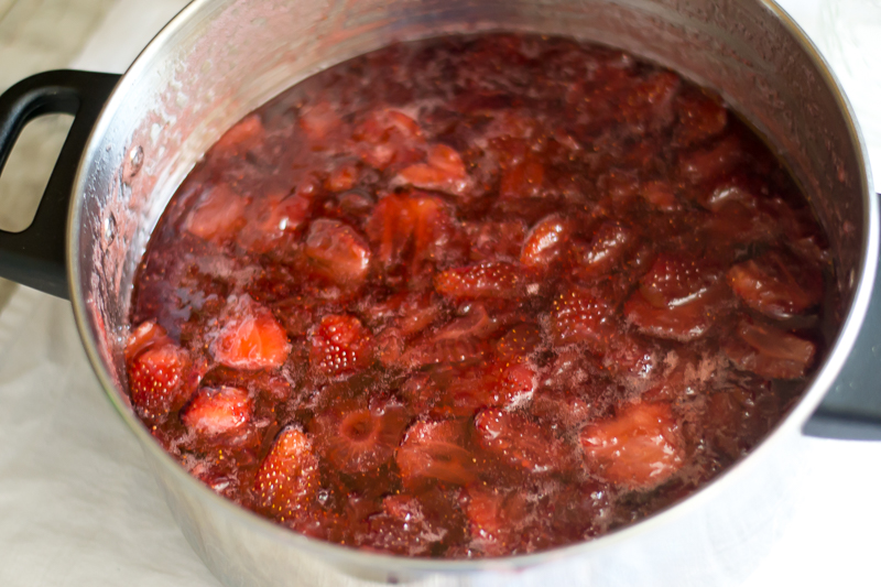 18-strawberry-jam-challenge-ready-to-fill-strawberry-jam-jars-flouronmyface.jpg