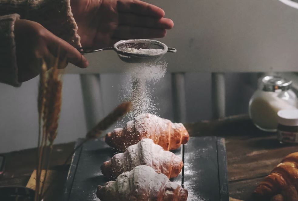 Food photography tips 101: Use action to tell a compelling story in your photograph. Photo by Skillshare student Rifa A.