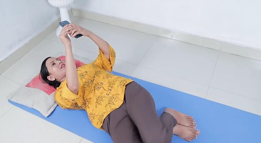 lose belly, hip fat and thigh fat by watching phone