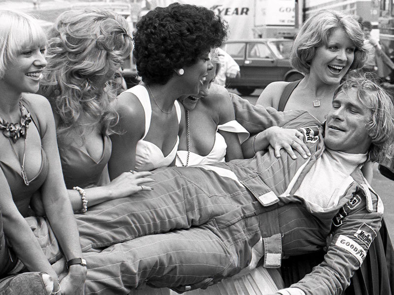 James in the arms of the 1976 British Grand Prix grid girls. Source: James Hunt Foundation