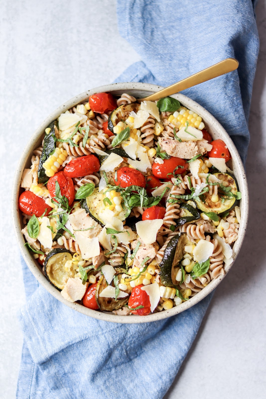 easy pasta salad with vegetables and tuna