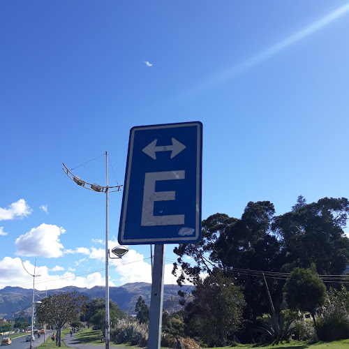 Opiniones de Estacionamiento Solanda en Quito - Aparcamiento