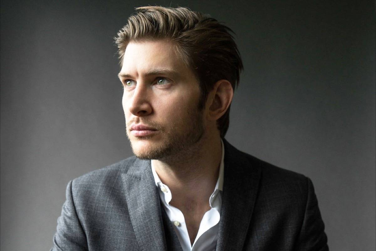 Greyston Holt Net Worth