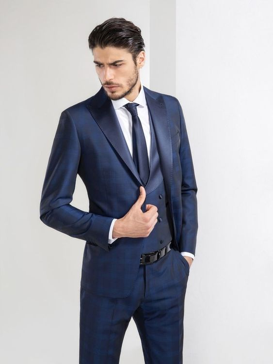 Tạo dáng chụp ảnh nam mặc vest
