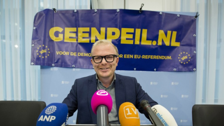 Jan Roos, the campaign leader for GeenPeil, at a press conference. Photo: ANP ~