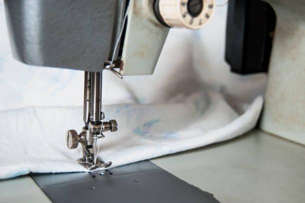Швейная машина не захватывает нижнюю нить – что делать?