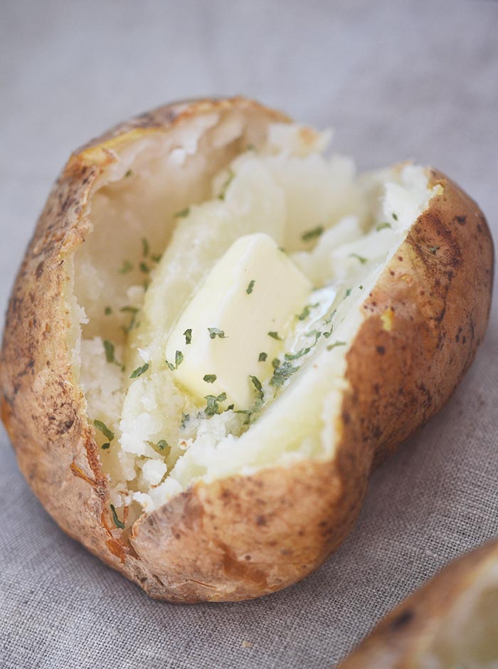 How long does it take to bake a potato in an air fryer