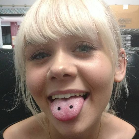 Lady poses for a selfie with her gorgeous piercing in view