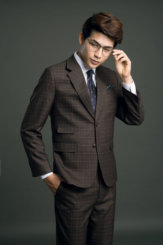Vest nâu, kẻ vàng- xanh- tím