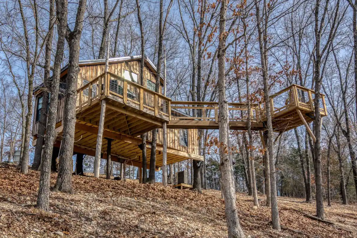 Firefly Treehouse - Private Airbnb Treehouse near Branson and Table Rock Lake, MO