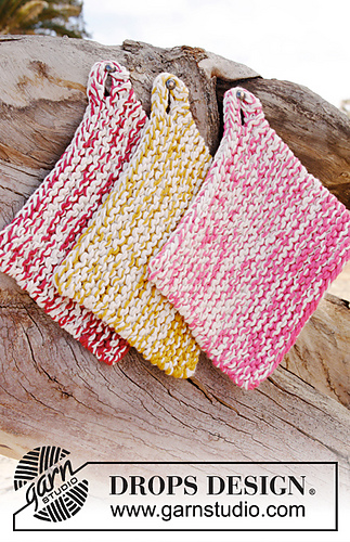 knit potholders made with the garter stitch and 3 strands of worsted weight yarn held together