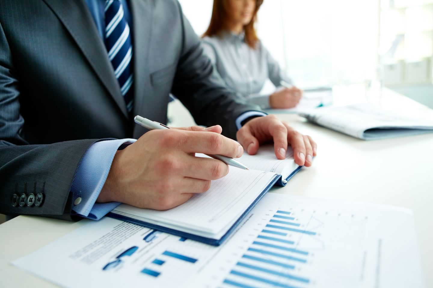 Executive summary adalah ringkasan rencana bisnis yang ditulis untuk menarik minat investor.
