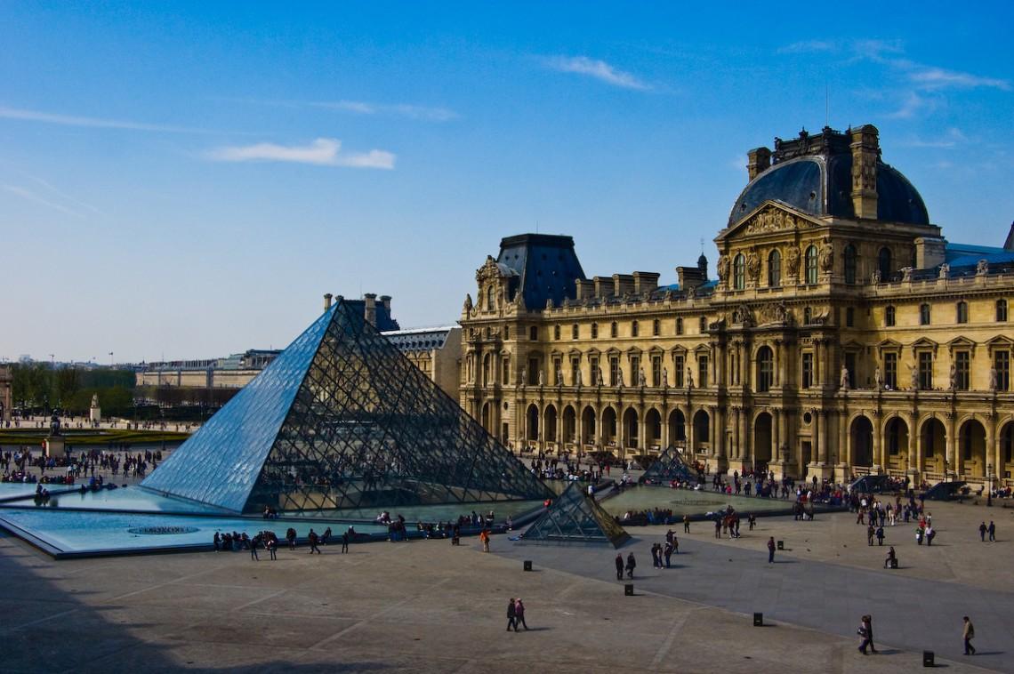 У Франції прийняли рішення перенести відкриття Лувру в зв'язку зі спалахами китайського коронавірусу.