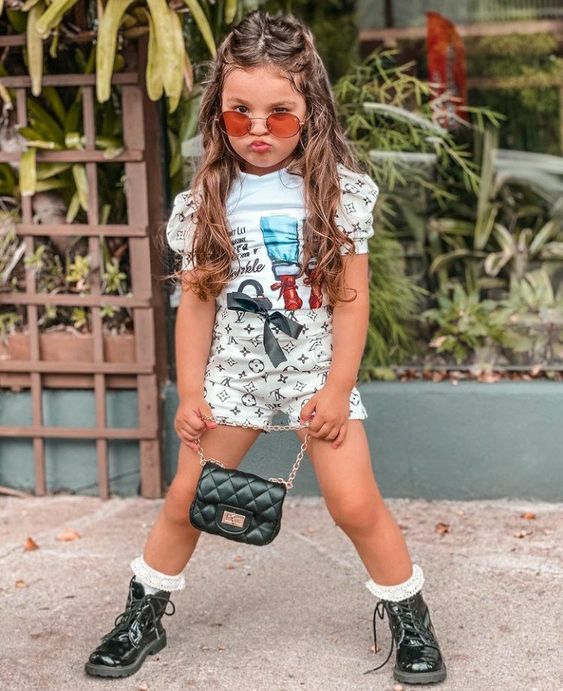 Look infantil com bota coturno: inspire-se com 24 opções