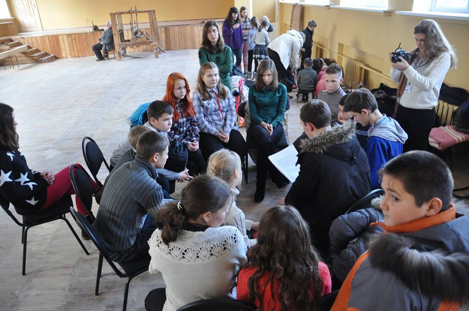Drama lessons with volunteers from Kyiv. Photo: New Donbas ~