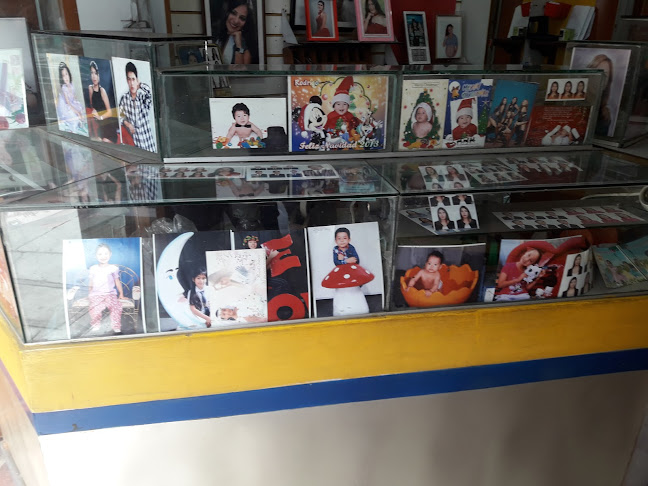 Opiniones de Fotos Studio U R A en Trujillo - Estudio de fotografía