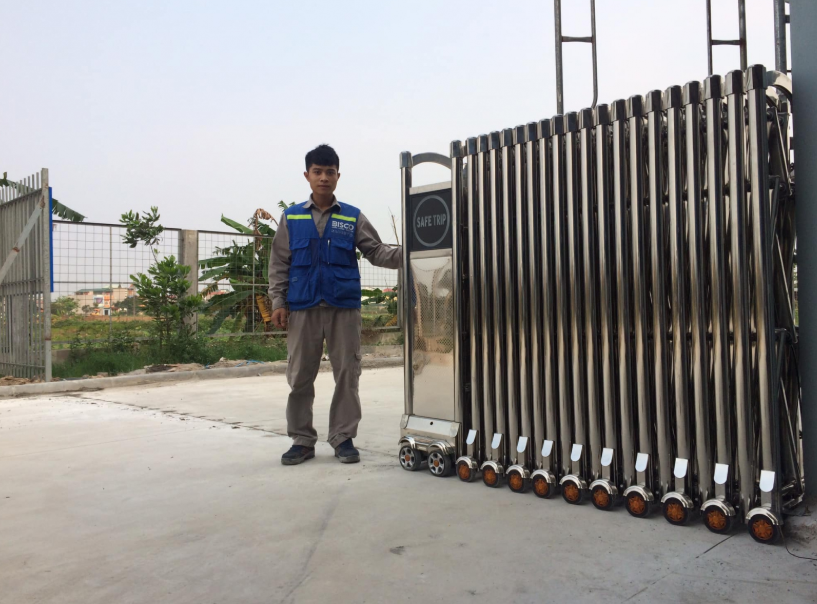 Cổng xếp dĩ nhiên không cần mô tơ âm sàn